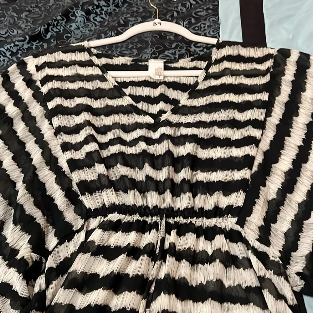 Black and White Striped Blouse, size large - Picture 3 of 8